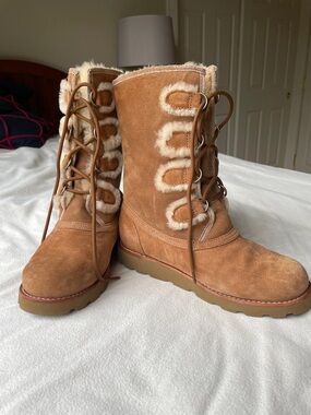 UGG Chestnut Suede Shearling-Trim Lace-Up Winter Boots Size 8 Warm and Cozy